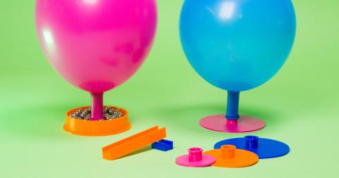 Little balloon hovercraft of different sizes with different weights on them